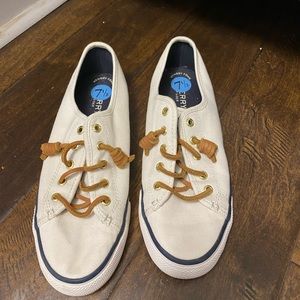 Sperry 7 1/2. Only worn a few times